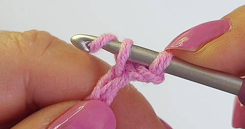 starting the stitch in mini bead stitch tutorial