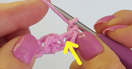 image with arrow showing where to put the next stitch in mini bead stitch tutorial